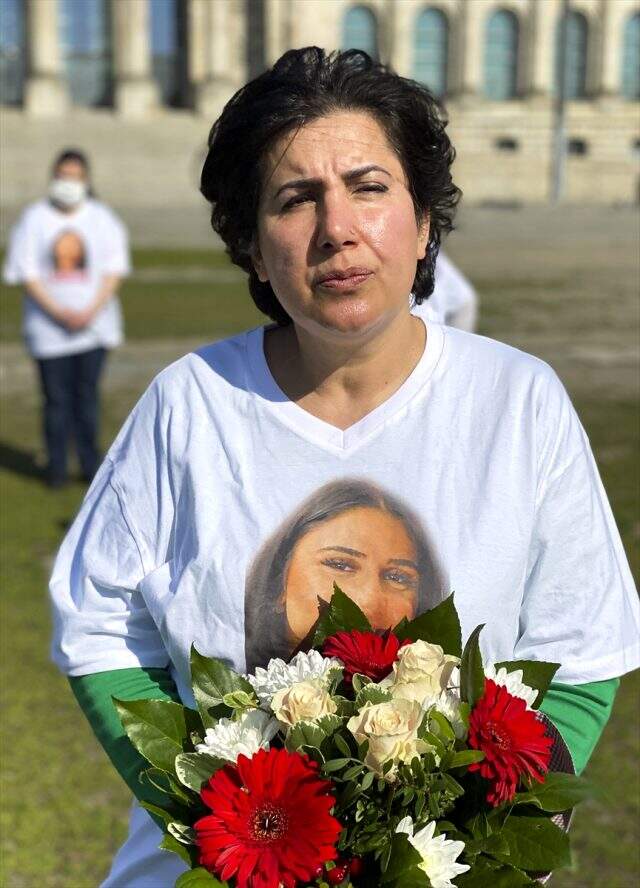 PKK tarafından kızı kaçırılan Maide T. Alman Meclisi önündeki eylemini sürdürüyor