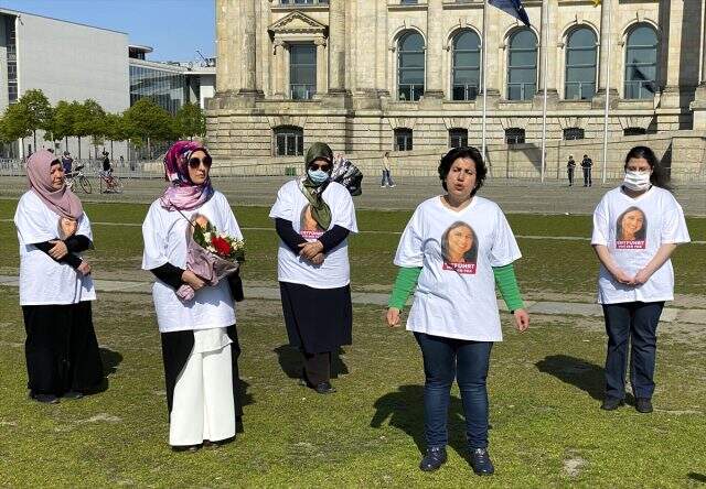 PKK tarafından kızı kaçırılan Maide T. Alman Meclisi önündeki eylemini sürdürüyor
