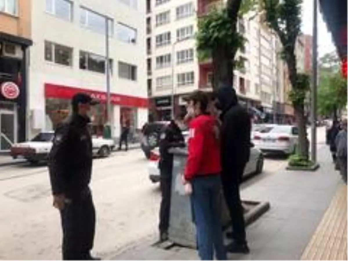 Sokağa çıkan 20 yaş altı gençlere para cezası