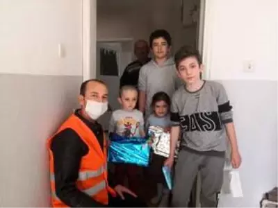 Vefa Sosyal Destek Grubundan Eymen Bulut'a doğum günü sürprizi