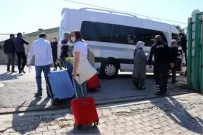 Yalova'da yurttaki karantina süresi dolan 164 kişi evlerine gönderildi Yalova'da yurttaki karantina süresi dolan 164 kişi evlerine gönderildi