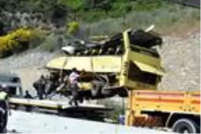 Anneler Günü'nü kutlamaya giderken kazada ölen 24 kişi unutulmadı Anneler Günü'nü kutlamaya giderken kazada ölen 24 kişi unutulmadı