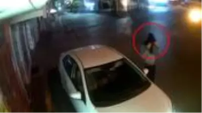 Çaldığı araçla market soymak isteyen hırsız, peşinden birilerinin geldiğini görünce kaçtı