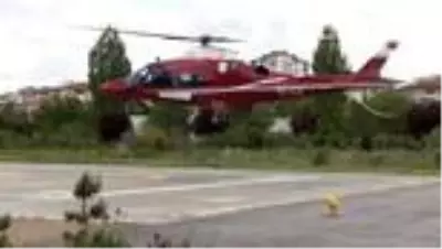 Elinden yaralanan kişi ambulans helikopterle hastaneye kaldırıldı Elinden yaralanan kişi ambulans helikopterle hastaneye kaldırıldı