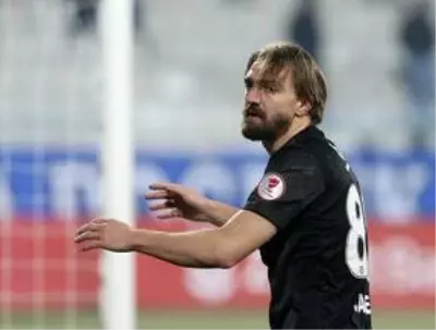 Fenerbahçe, Beşiktaş'la sözleşmesi bitecek Caner Erkin'e teklif yapmayacak Fenerbahçe, Beşiktaş'la sözleşmesi bitecek Caner Erkin'e teklif yapmayacak