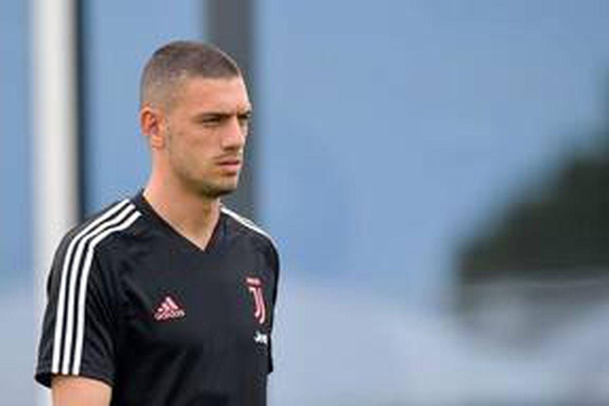Fransız ekibi Lyon, Merih Demiral'ı kadrosuna katmak istiyor
