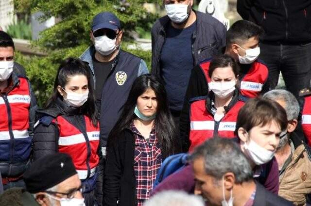 Grup Yorum üyesi İbrahim Gökçek, tepkiler sonrası başka bir yerde toprağa verildi Grup Yorum üyesi İbrahim Gökçek, tepkiler sonrası başka bir yerde toprağa verildi