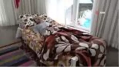 Hayatını ailesine adayan bir kadın...36 yıldır 3 engelli çocuğuna ve hasta eşine bakıyor Hayatını ailesine adayan bir kadın...36 yıldır 3 engelli çocuğuna ve hasta eşine bakıyor