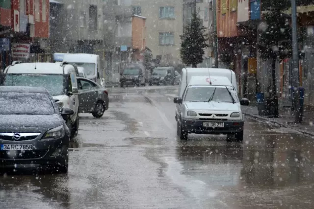 Kars'ta Mayıs ayında kar sürprizi Kars'ta Mayıs ayında kar sürprizi
