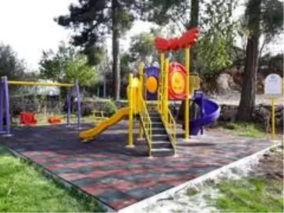 Kaş Belediyesinden çocuklara oyun parkı Kaş Belediyesinden çocuklara oyun parkı