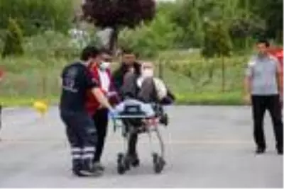Köstebek tabancasıyla yaralanan yaşlı adam ambulans helikopterle hastaneye kaldırıldı Köstebek tabancasıyla yaralanan yaşlı adam ambulans helikopterle hastaneye kaldırıldı