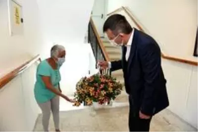 Rengârenk çiçeklerine kavuştu Rengârenk çiçeklerine kavuştu