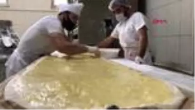 SAKARYA 4 metrelik pide ile 'evde kal' mesajı SAKARYA 4 metrelik pide ile 'evde kal' mesajı
