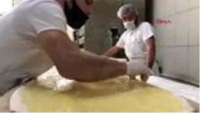 SAKARYA 4 metrelik pide ile 'evde kal' mesajı SAKARYA 4 metrelik pide ile 'evde kal' mesajı