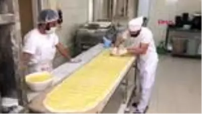 SAKARYA 4 metrelik pide ile 'evde kal' mesajı SAKARYA 4 metrelik pide ile 'evde kal' mesajı