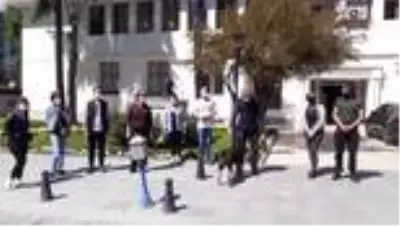Silivri'de sokak hayvanlarına 1,5 ton mama dağıtıldı Silivri'de sokak hayvanlarına 1,5 ton mama dağıtıldı