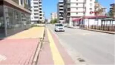 Sokağa çıkma yasağıyla ayrı kalan çifti, ekipler biraraya getirdi Sokağa çıkma yasağıyla ayrı kalan çifti, ekipler biraraya getirdi