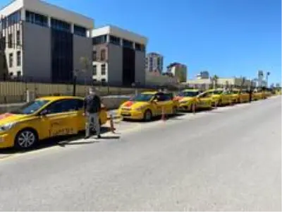 Sultanbeyli'de taksicilerden sağlıkçılara ücretsiz taşıma hizmeti Sultanbeyli'de taksicilerden sağlıkçılara ücretsiz taşıma hizmeti