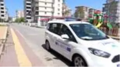 Virüsün ayırdığı çifti zabıta kavuşturdu Virüsün ayırdığı çifti zabıta kavuşturdu