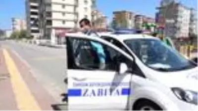 Virüsün ayırdığı çifti zabıta kavuşturdu Virüsün ayırdığı çifti zabıta kavuşturdu