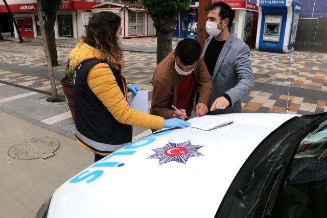 Yasağa uymayarak ekmek almak için dışarı çıkınca 400 lira ceza yedi