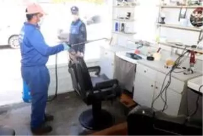Yenişehir'de berber ve kuaför salonları dezenfekte edildi Yenişehir'de berber ve kuaför salonları dezenfekte edildi