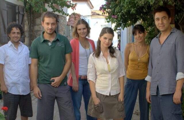 Yıllar sonra bir araya gelen Kavak Yelleri oyuncuları, Pinhani'nin şarkısına klip çekti