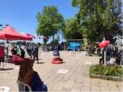 50 gün sonra ilk kez dışarı çıktılar: 65 yaş üstüne sosyal mesafeli 'Vefa Festivali' 50 gün sonra ilk kez dışarı çıktılar: 65 yaş üstüne sosyal mesafeli 'Vefa Festivali'