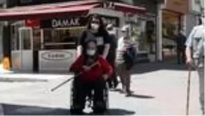 65 yaş üstü vatandaşlar güneşli havada yürüyüş yaptı 65 yaş üstü vatandaşlar güneşli havada yürüyüş yaptı