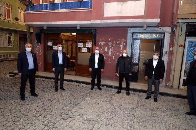 65 yaş üstüne 'Seksenler' sürprizi: Dizi setinde gençlik yıllarına döndüler