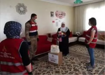Artuklu Kaymakamlığından şehit annelerine anlamlı ziyaret Artuklu Kaymakamlığından şehit annelerine anlamlı ziyaret