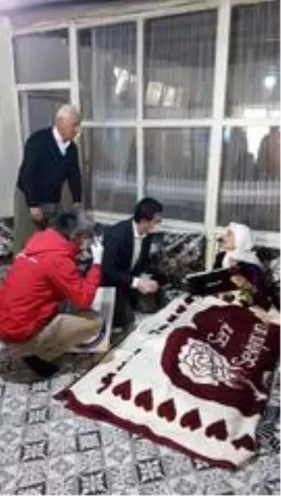 Bakan Selçuk, şehit anneleri ve huzurevindeki büyüklerin Anneler Gününü kutladı Bakan Selçuk, şehit anneleri ve huzurevindeki büyüklerin Anneler Gününü kutladı