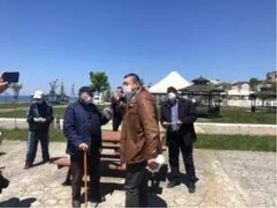 Başkan Tekin Anneler gününde çiçek ve Maske dağıttı Başkan Tekin Anneler gününde çiçek ve Maske dağıttı