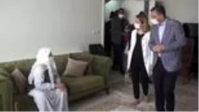 Batman Valisi Hulusi Şahin, 100 yaş üzeri ve şehit annelerini ziyaret etti Batman Valisi Hulusi Şahin, 100 yaş üzeri ve şehit annelerini ziyaret etti