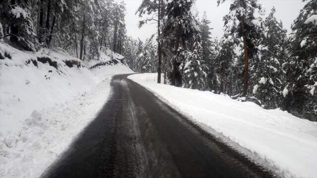 Erzurum'da mayıs ayının ortasında kardan kapanan yollar açıldı