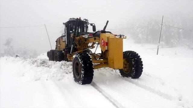 Erzurum'da mayıs ayının ortasında kardan kapanan yollar açıldı
