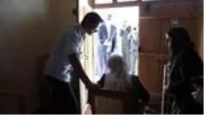 Şehit anneleri ve asırlık çınarlara 'Anneler Günü' ziyareti Şehit anneleri ve asırlık çınarlara 'Anneler Günü' ziyareti