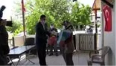 Şehit annesi gözyaşlarına hakim olamadı Şehit annesi gözyaşlarına hakim olamadı