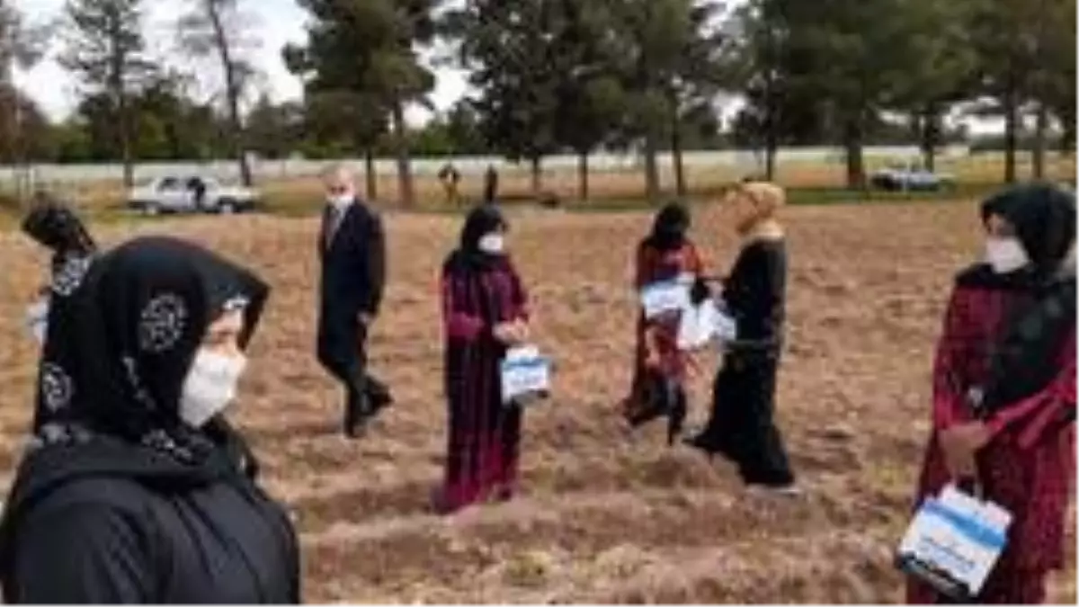 Tarlada çalışan anneler unutulmadı