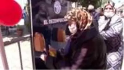 - Tuzla'da yaşlı vatandaşlara sosyal mesafeli 'Vefa Festivali' - Tuzla'da yaşlı vatandaşlara sosyal mesafeli 'Vefa Festivali'