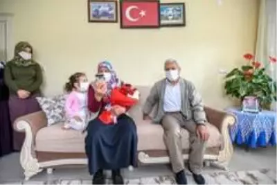 Vali Bilmez ve eşinden şehit annesine sürpriz