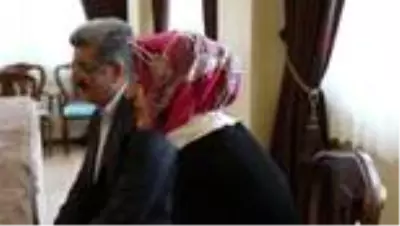 Vali Bilmez ve eşinden şehit annesine sürpriz Vali Bilmez ve eşinden şehit annesine sürpriz