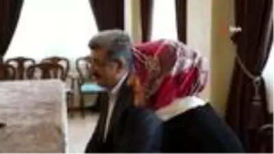 Vali Bilmez ve eşinden şehit annesine sürpriz Vali Bilmez ve eşinden şehit annesine sürpriz