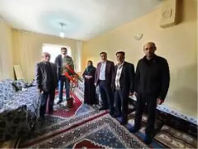 Ak Parti'den Şehit ailesine anlamlı ziyaret Ak Parti'den Şehit ailesine anlamlı ziyaret