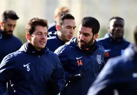 Arda Turan’la canlı yayın yapan Emre Belözoğlu’ndan Galatasaray ve Hagi itirafları: Unutursak taş oluruz