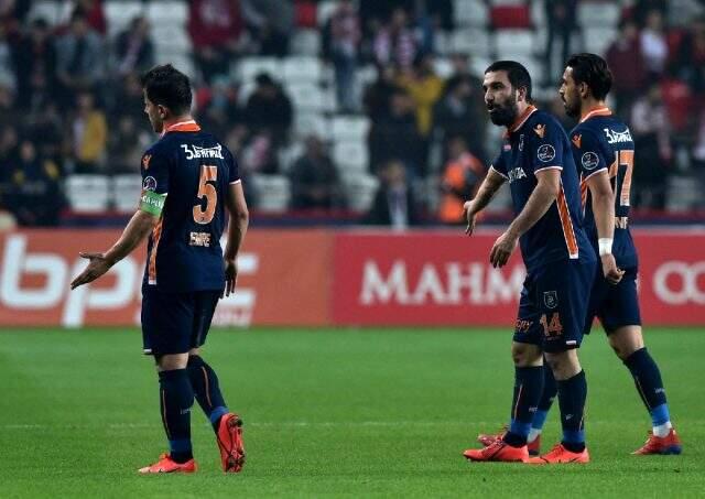 Arda Turan'la canlı yayın yapan Emre Belözoğlu'ndan Galatasaray ve Hagi itirafları: Unutursak taş oluruz