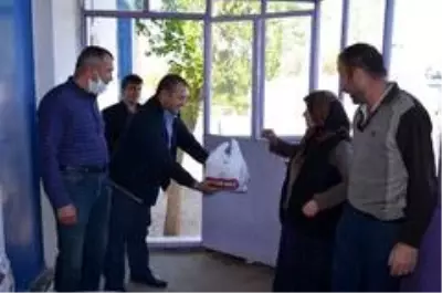 Başkan Altun'dan Hürmet Anneye Anneler Günü sürprizi Başkan Altun'dan Hürmet Anneye Anneler Günü sürprizi