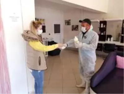 Bayburt'ta berber, kuaför ve güzellik merkezleri dezenfekte edildi