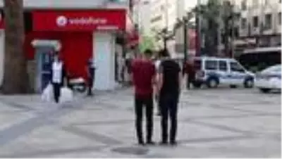 Denizli'de koronavirüs tedbirleri kapsamında maskesiz sokağa çıkmak yasaklandı Denizli'de koronavirüs tedbirleri kapsamında maskesiz sokağa çıkmak yasaklandı