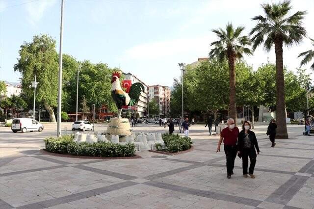 Denizli'de tüm alanlarda maske takmak zorunluluğu getirildi Denizli'de tüm alanlarda maske takmak zorunluluğu getirildi